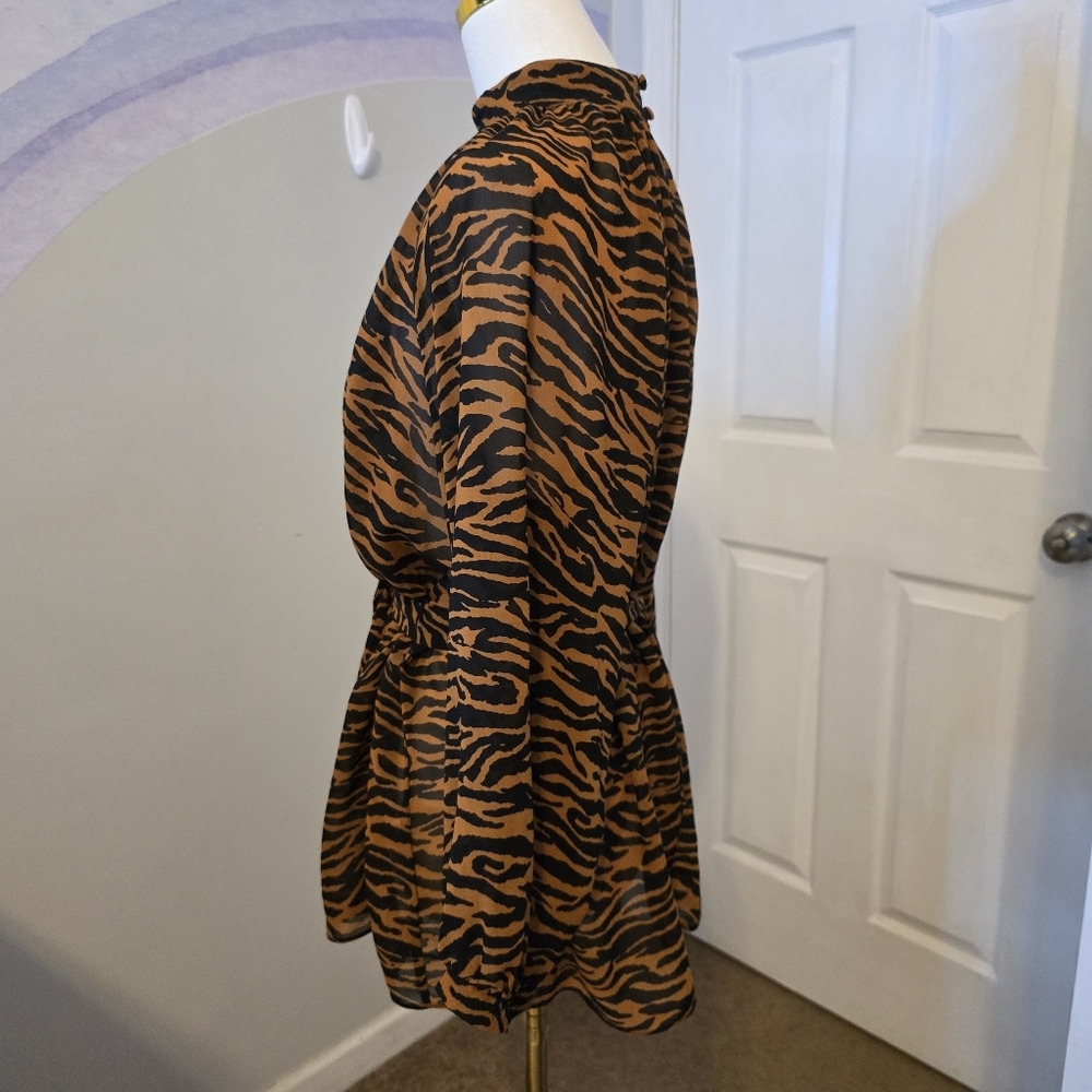 AOSO | US 14 | Tiger Print Open Back Blouse With Tie Closure - Picture 4 of 15
